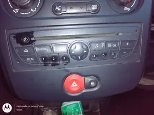Foto de SISTEMA AUDIO / RADIO CD RENAULT CLIO III 1.2 16V (75 CV / 55 KW)