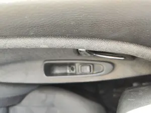 Foto de MANDO ELEVALUNAS TRASERO IZQUIERDO VOLVO S40 BERLINA 1.6 CAT (109 CV / 80 KW)