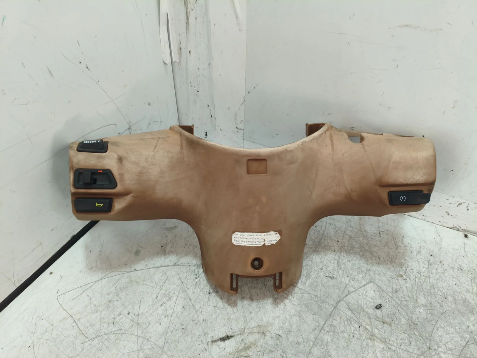 Foto de MOLDURA HONDA FES /SH /SES /DYLAN /PS 125 125 cm3 - 10 kW G-CAT (14 CV / 10 KW) referencia 53205KTF6400