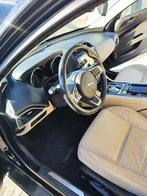 Foto de SALPICADERO JAGUAR XE 2.0 Turbo CAT (200 CV / 147 KW) referencia T2H 21832AAM foto 5