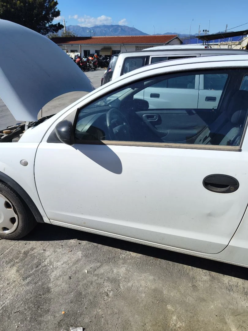 Foto de PUERTA DELANTERA IZQUIERDA OPEL CORSA C 1.2 16V CAT (Z 12 XE / LW4) (75 CV / 55 KW) referencia 13114687