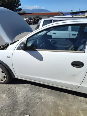 Foto de PUERTA DELANTERA IZQUIERDA OPEL CORSA C 1.2 16V CAT (Z 12 XE / LW4) (75 CV / 55 KW) referencia 13114687