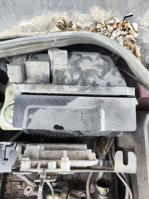 Foto de CAJA FILTRO AIRE RENAULT MEGANE II BERLINA 3P 1.9 dCi Diesel (120 CV / 88 KW)