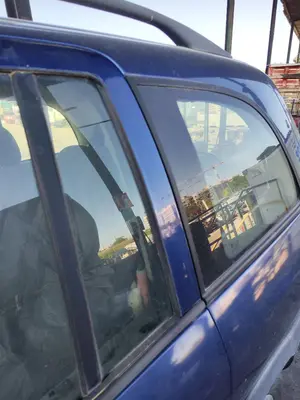 Foto de LUNA CUSTODIA TRASERA IZQUIERDA OPEL ZAFIRA A 1.6 16V (101 CV / 74 KW)
