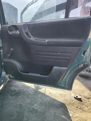Foto de GUARNECIDO PUERTA TRASERA DERECHA OPEL ZAFIRA A 2.0 DTI (101 CV / 74 KW) referencia 13141891