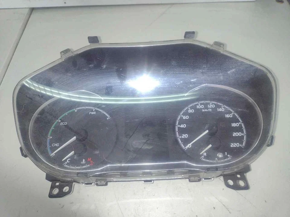 Foto de CUADRO INSTRUMENTOS TOYOTA YARIS (XP13) Híbrido 74 kW (1.5 Ltr. - 55 kW 16V) (101 CV / 74 KW) referencia 83800F5440