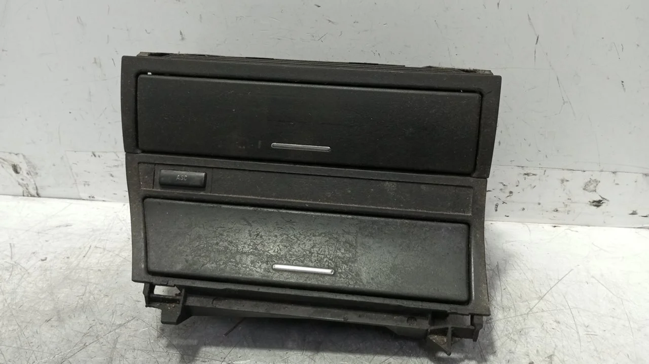 Foto de CENICERO BMW SERIE 3 BERLINA (E46) 2.0 16V Diesel CAT (136 CV / 100 KW) referencia 8205377
