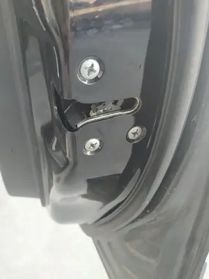 Foto de CERRADURA PUERTA DELANTERA DERECHA NISSAN NOTE (E11E) 1.4 CAT (88 CV / 65 KW)