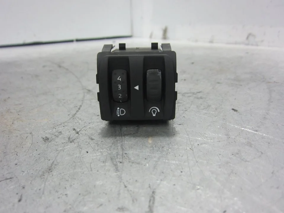 Foto de MANDO REGULACION FAROS RENAULT SCENIC II (JM) 1.9 dCi Diesel (120 CV / 88 KW) referencia 8200121805B