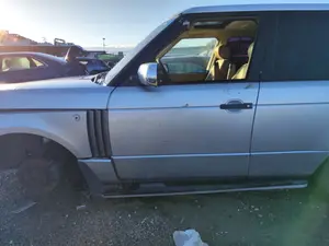 Foto de PUERTA DELANTERA IZQUIERDA LAND ROVER RANGE ROVER (LM) 4.4 V8 CAT (306 CV / 225 KW)