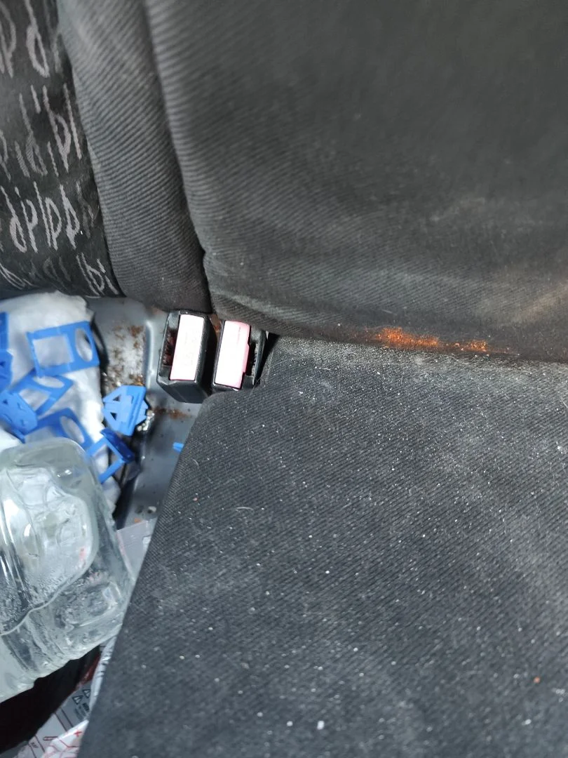 Foto de ENGANCHE CINTURON TRASERO CENTRAL PEUGEOT 307 (S1)(04.2001) 1.6 16V CAT (109 CV / 80 KW)