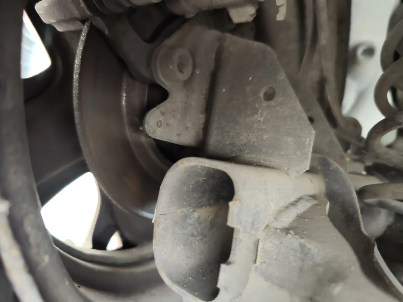 Foto de PINZA DE FRENO TRASERA IZQUIERDA RENAULT MEGANE III BERLINA 5P 1.5 dCi Diesel FAP (110 CV / 81 KW) referencia 440119651R