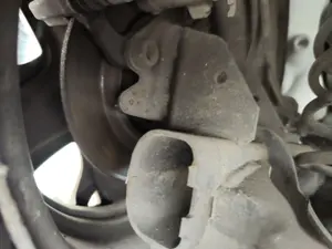 Foto de PINZA DE FRENO TRASERA IZQUIERDA RENAULT MEGANE III BERLINA 5P 1.5 dCi Diesel FAP (110 CV / 81 KW) referencia 440119651R