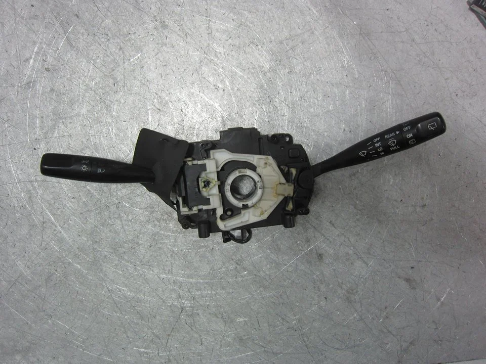 Foto de MANDO MULTIFUNCION SUZUKI IGNIS (RG/FH) 1.3 CAT (83 CV / 61 KW) referencia 17B196