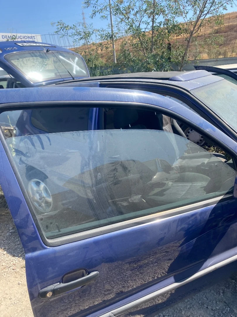 Foto de LUNA DELANTERA DERECHA VOLKSWAGEN POLO III (6N1) 1.4 (60 CV / 44 KW) referencia 6N3845202