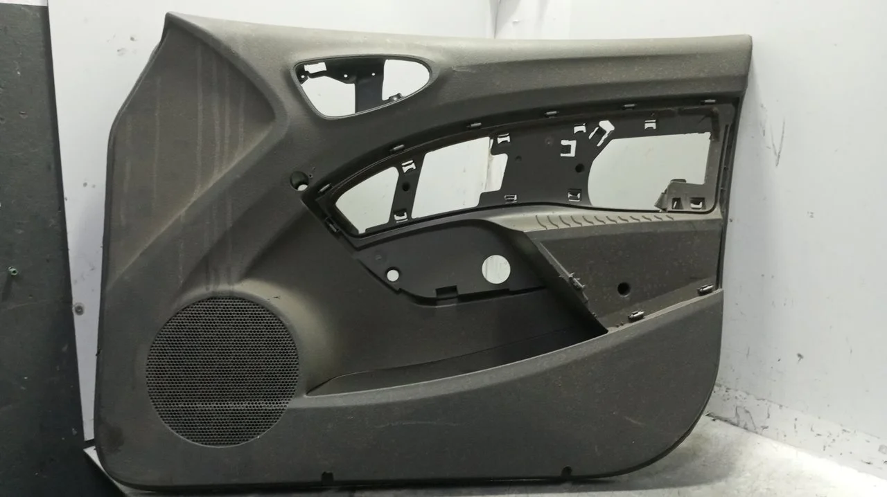 Foto de GUARNECIDO PUERTA DELANTERA DERECHA SEAT IBIZA BERLINA (6J5) 1.4 TDI (80 CV / 59 KW) referencia 6J4867012A