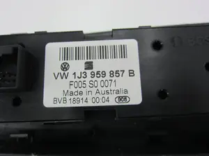Foto de MANDO ELEVALUNAS DELANTERO IZQUIERDO VOLKSWAGEN GOLF IV BERLINA (1J1)(10.1997) referencia 1J3959857B foto 6