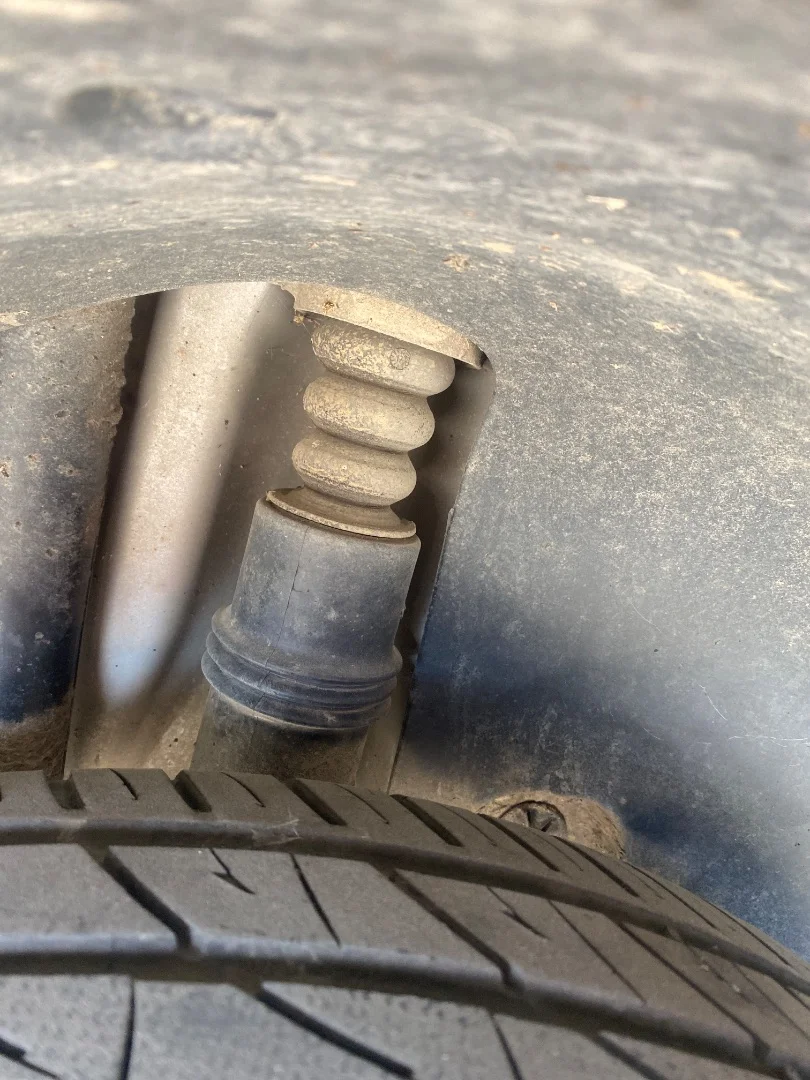 Foto de BRAZO SUSPENSION TRASERO DERECHO PEUGEOT 3008 1.6 16V (120 CV / 88 KW)