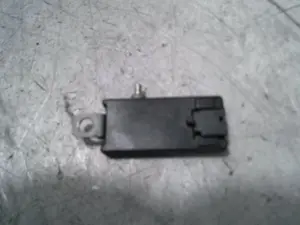 Foto de AMPLIFICADOR DE ANTENA AUDI A3 (8L) 1.9 TDI (101 CV / 74 KW) referencia 8L0035225E foto 4