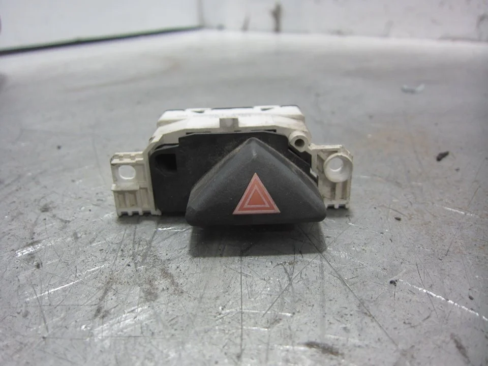 Foto de WARNING FORD FOCUS BERLINA (CAK) 1.6 16V CAT (101 CV / 74 KW) referencia 2M5T13A350AA