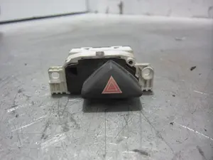 Foto de WARNING FORD FOCUS BERLINA (CAK) 1.6 16V CAT (101 CV / 74 KW) referencia 2M5T13A350AA