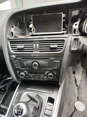 Foto de SISTEMA AUDIO / RADIO CD AUDI A5 COUPE (8T) 2.0 16V TDI (170 CV / 125 KW) foto 2