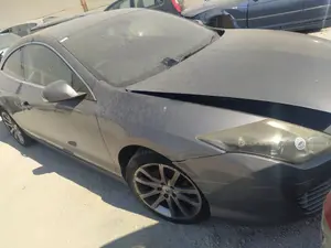 Foto de REFUERZO PARAGOLPES DELANTERO RENAULT LAGUNA III COUPE 2.0 dCi Diesel FAP (150 CV / 110 KW)