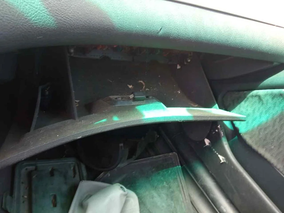 Foto de GUANTERA BMW SERIE 3 BERLINA (E46) 2.0 16V Diesel CAT (136 CV / 100 KW)