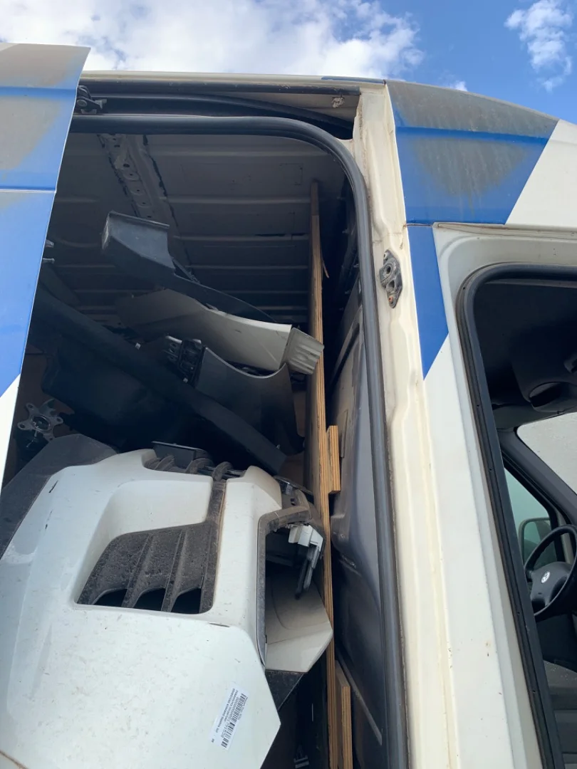 Foto de GOMAS CONTORNO PUERTA VOLKSWAGEN CRAFTER FURGÓN (2E) 2.5 TDI DPF (109 CV / 80 KW)