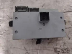 Foto de CAJA RELES / FUSIBLES ALFA ROMEO 147 (190) 1.6 16V CAT (105 CV / 77 KW) referencia 0046803384 foto 2