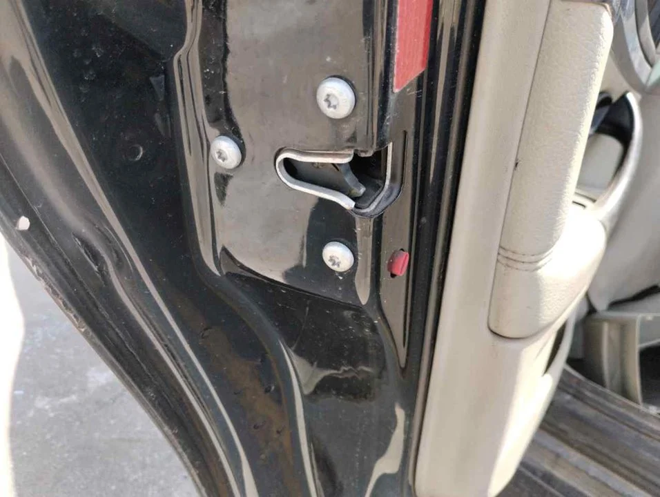Foto de CERRADURA PUERTA TRASERA IZQUIERDA SAAB 9-3 BERLINA 1.9 TiD CAT (150 CV / 110 KW) referencia 12759695