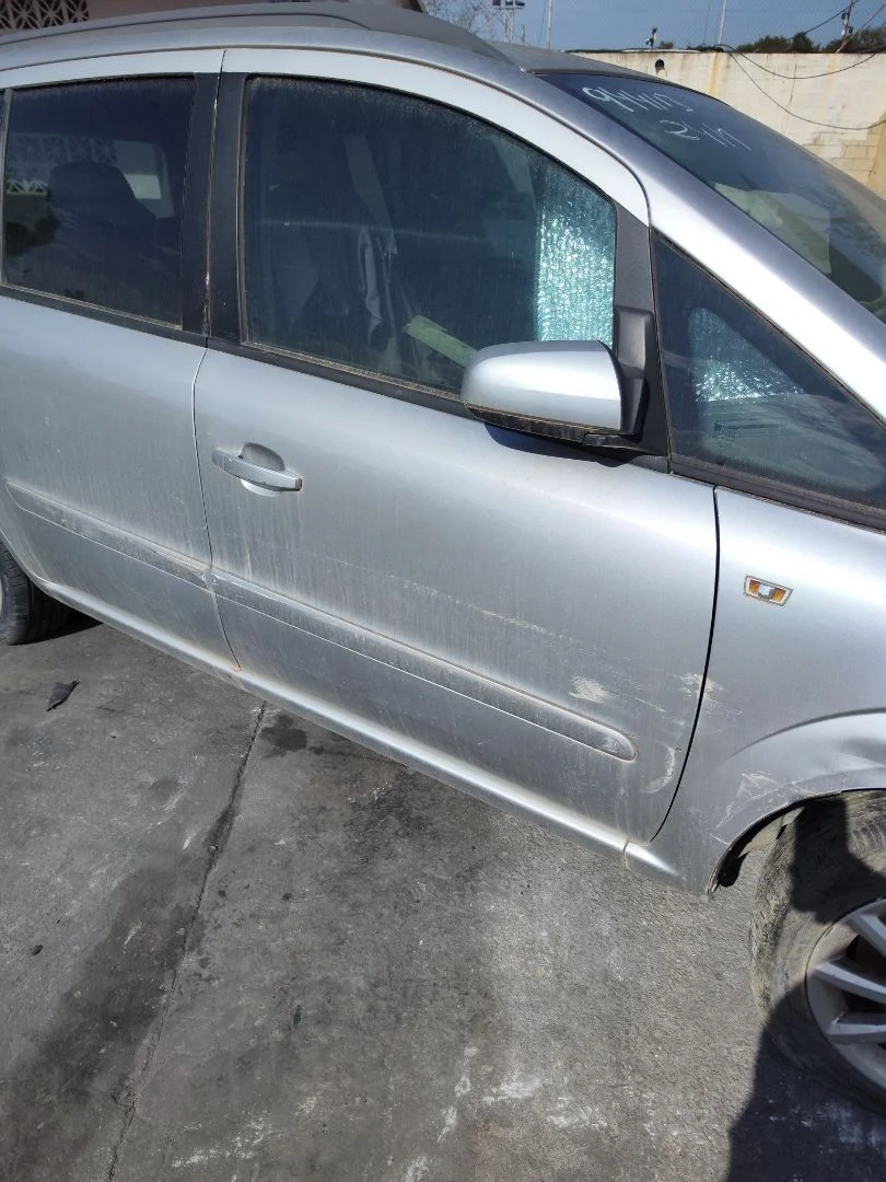 Foto de PUERTA DELANTERA DERECHA OPEL ZAFIRA B 1.9 CDTI (120 CV / 88 KW) referencia 13203014
