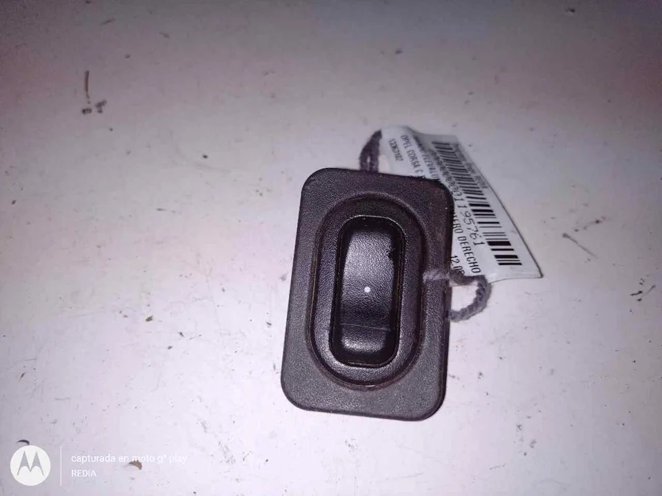 Foto de MANDO ELEVALUNAS DELANTERO DERECHO OPEL CORSA C 1.3 16V CDTI CAT (Z 13 DT / LN9) (69 CV / 51 KW) referencia 13363102