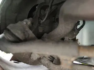 Foto de MANGUETA DELANTERA DERECHA BMW SERIE 3 BERLINA (E90) 2.0 Turbodiesel CAT (143 CV / 105 KW)