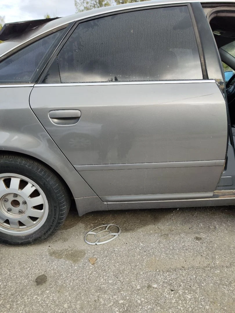 Foto de PUERTA TRASERA DERECHA AUDI A6 BERLINA (4B2) 2.4 V6 30V (165 CV / 121 KW)