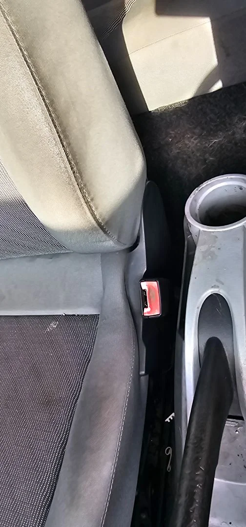 Foto de ENGANCHE CINTURON DELANTERO DERECHO SEAT IBIZA BERLINA (6J5) 1.4 TDI (80 CV / 59 KW)