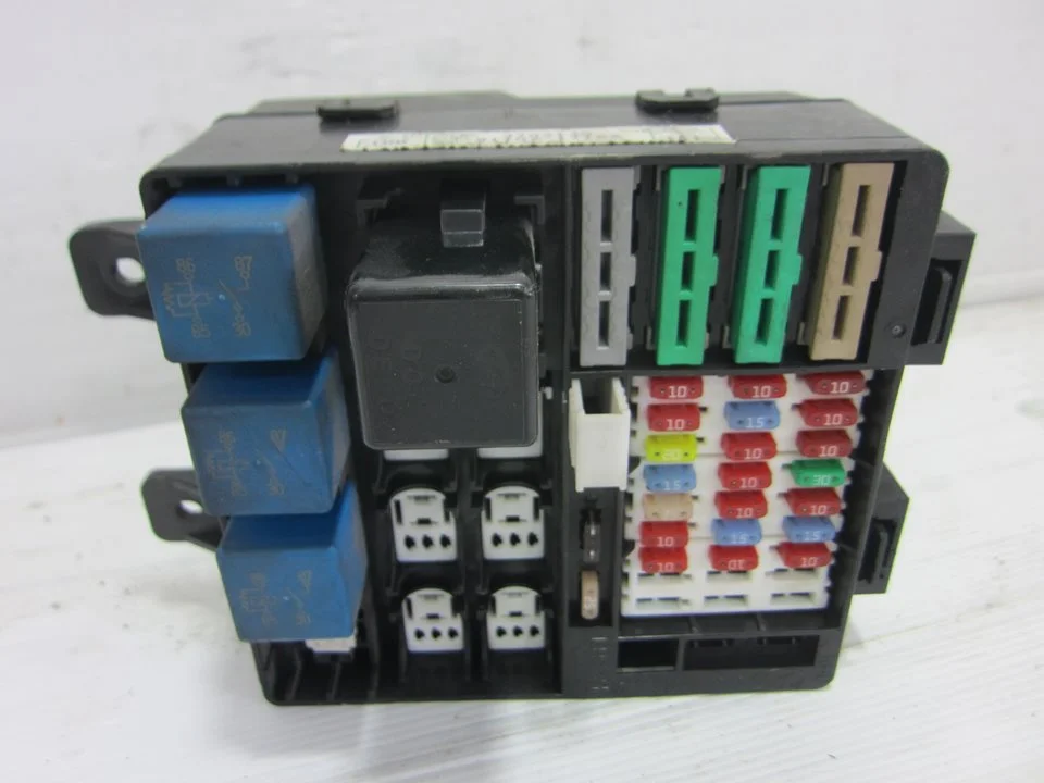 Foto de CAJA RELES / FUSIBLES HYUNDAI MATRIX (FC) 1.6 CAT (103 CV / 76 KW) referencia 9110217163