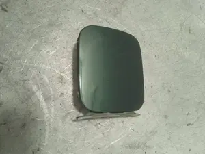 Foto de TAPA EXTERIOR COMBUSTIBLE NISSAN MICRA (K11) 1.0 16V CAT (54 CV / 40 KW) referencia 7883073B00