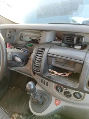 Foto de CONSOLA CENTRAL RENAULT TRAFIC II COMBI 1.9 Diesel (101 CV / 74 KW)