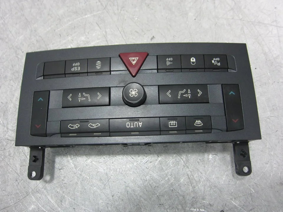 Foto de MANDO CLIMATIZADOR PEUGEOT 407 COUPÉ 2.7 HDi FAP CAT (UHZ / DT17TED4) (204 CV / 150 KW) referencia 96573322XA02