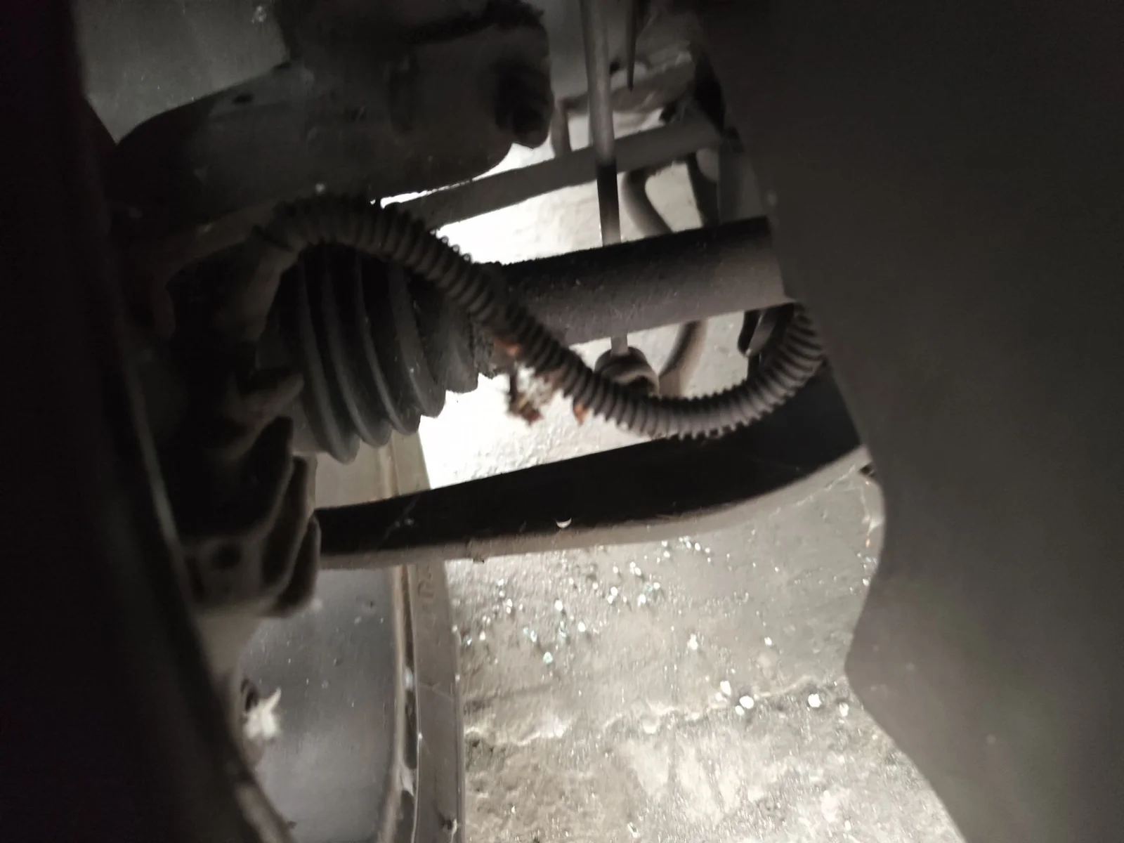 Foto de BRAZO SUSPENSION DELANTERO IZQUIERDO PEUGEOT 206 1.6 16V CAT (109 CV / 80 KW)