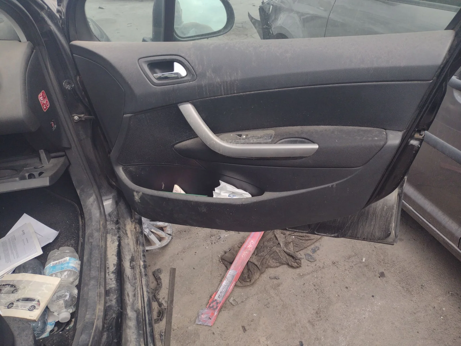 Foto de GUARNECIDO PUERTA DELANTERA DERECHA PEUGEOT 308 1.6 16V HDi (90 CV / 66 KW)