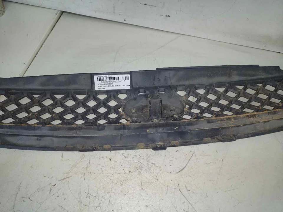 Foto de REJILLA DELANTERA FORD FOCUS BERLINA (CAK) referencia 6S618200