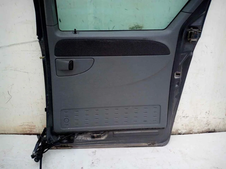 Foto de GUARNECIDO PUERTA TRASERA DERECHA CHRYSLER VOYAGER (RG) 2.8 CRD CAT (150 CV / 110 KW)