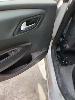 Foto de ELEVALUNAS TRASERO IZQUIERDO CITROEN C4 BERLINA 1.6 16V HDi (90 CV / 66 KW)
