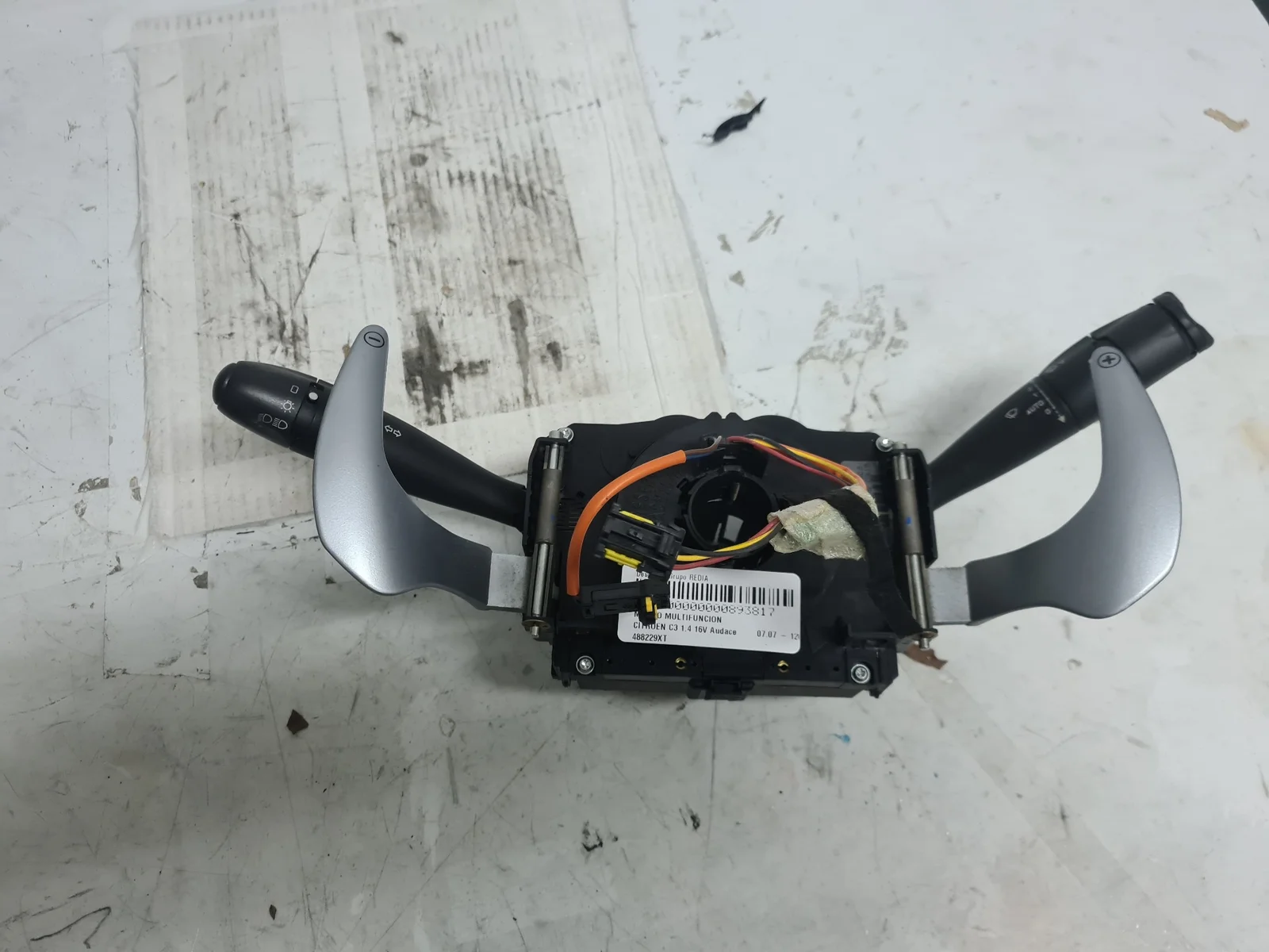 Foto de MANDO MULTIFUNCION CITROEN C3 1.4 16V (88 CV / 65 KW) referencia 488229XT