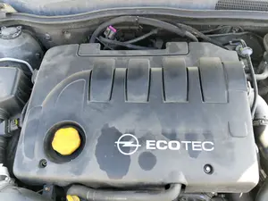 Foto de TAPA MOTOR OPEL ASTRA H GTC 1.9 CDTI (120 CV / 88 KW)