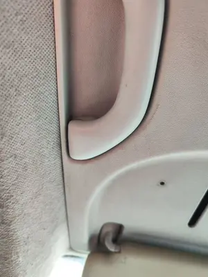 Foto de ASIDERO TECHO DELANTERO IZQUIERDO VOLKSWAGEN CADDY (2K)(02.2004) 1.9 TDI (BSU) (75 CV / 55 KW)