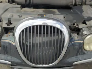 Foto de REJILLA DELANTERA JAGUAR S-TYPE (03.1999) 4.0 V8 32V CAT (276 CV / 203 KW)
