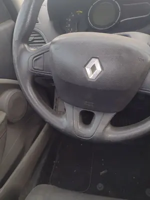 Foto de AIRBAG DELANTERO IZQUIERDO RENAULT MEGANE III BERLINA 5P 1.5 dCi Diesel CAT (86 CV / 63 KW)